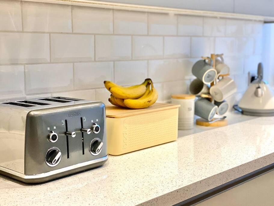 2Bdr Modern Apartment In Hammersmith West ลอนดอน ภายนอก รูปภาพ
